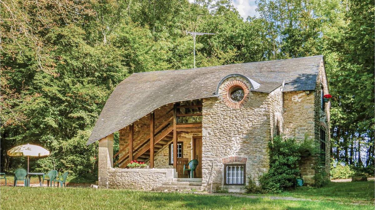Sainte-Marie House | This former gardener's cottage offers a fantastic view of the surrounding fields and forests thanks