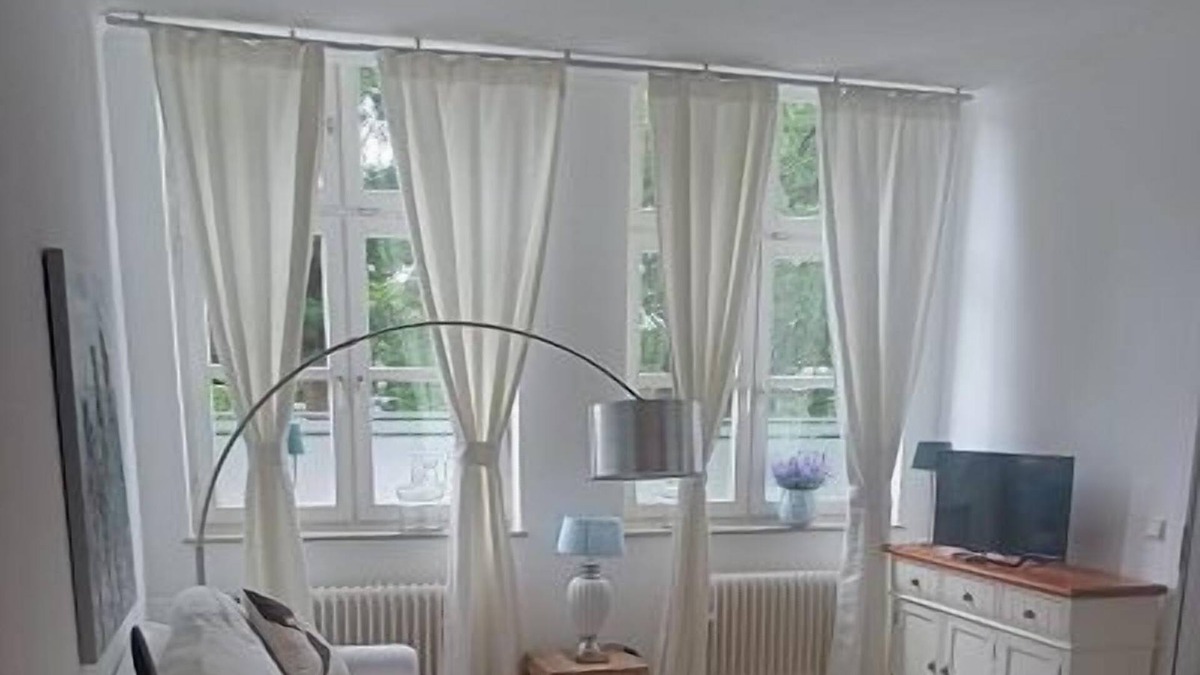 Hamburg-Barmbek Apartment | This furnished 1-room-apartment is located in our apartment house at Kunaustraße on the ground floor and is quietly located to the back.
