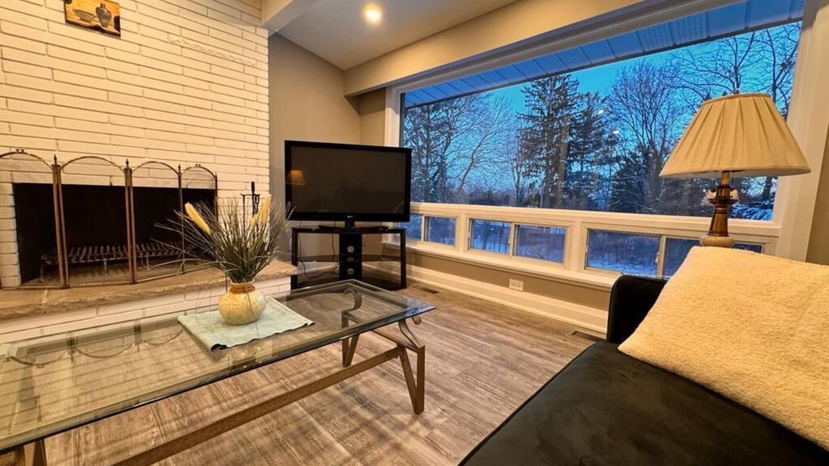 Peterborough House | This guest house a 2 bedroom, 1 bathrooms, located in Peterborough, ON