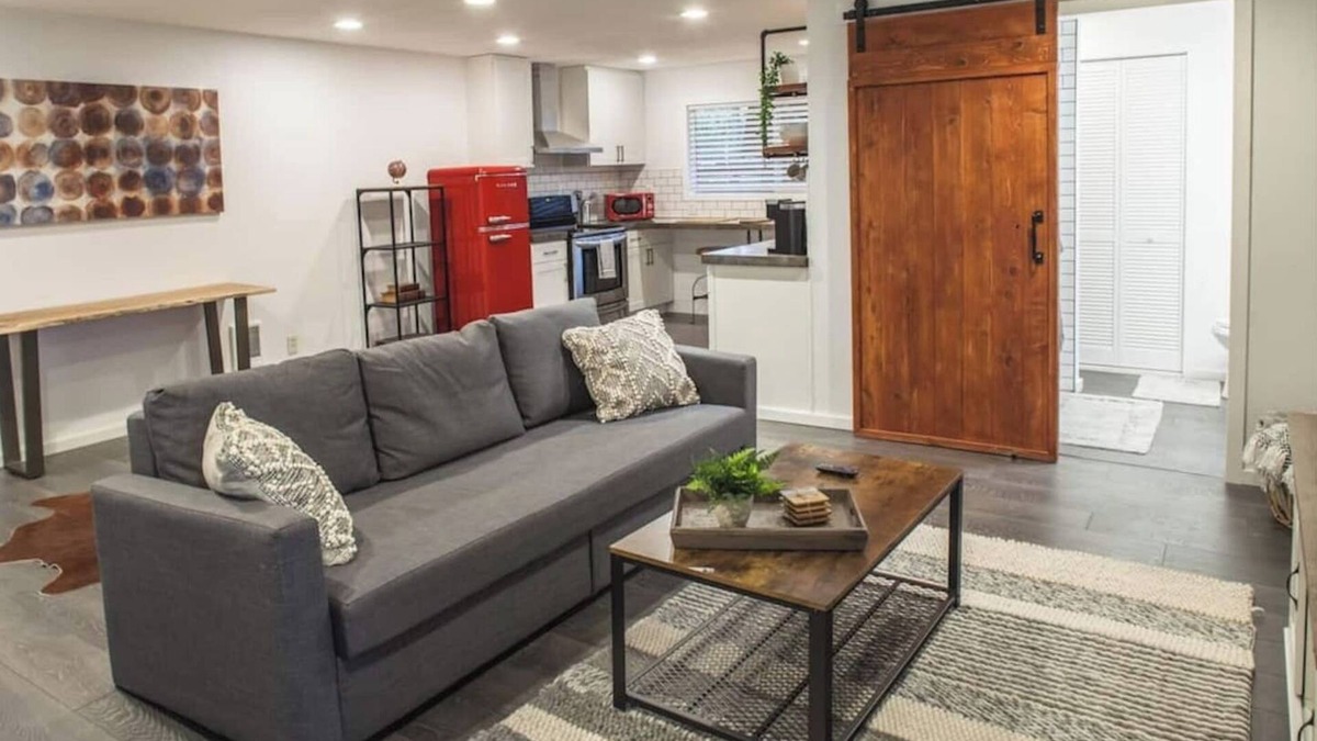 Felida House | This guest house is a 1 bedroom(s), 1 bathrooms, located in Vancouver, WA.