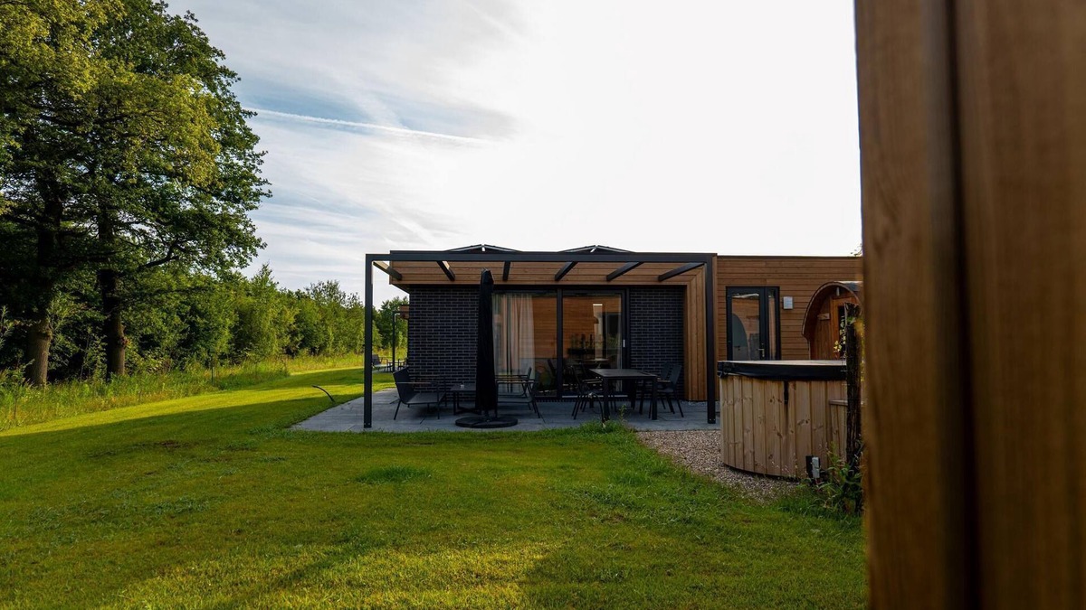 Lattrop House | This holiday home with a fully enclosed dog fence, private sauna and hot tub features a cosy, homely living room with open kitchen, 2 bedrooms and a spacious outdoor area.