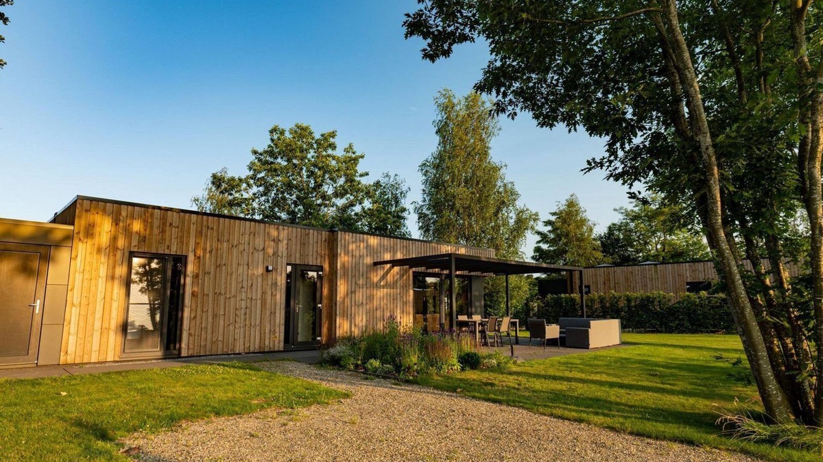 Kotten House | This holiday home for 6 people has a spacious living room with an open kitchen, three bedrooms, and a spacious terrace.