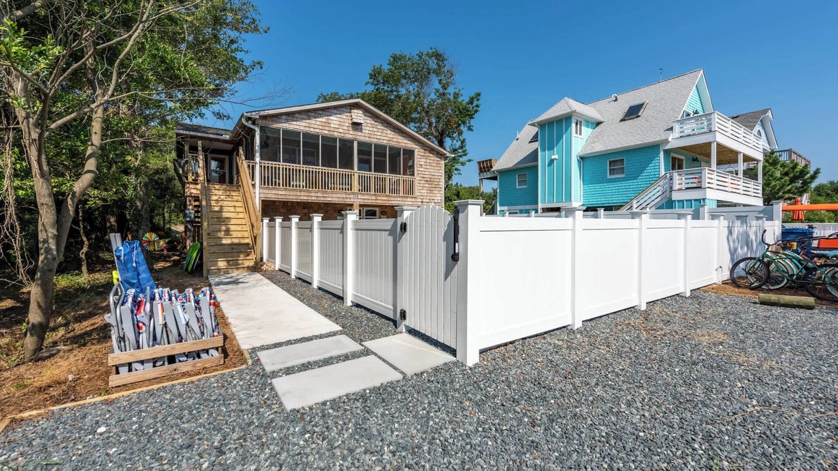Duck House | This Home Has It All! Location, Amenities, & More!