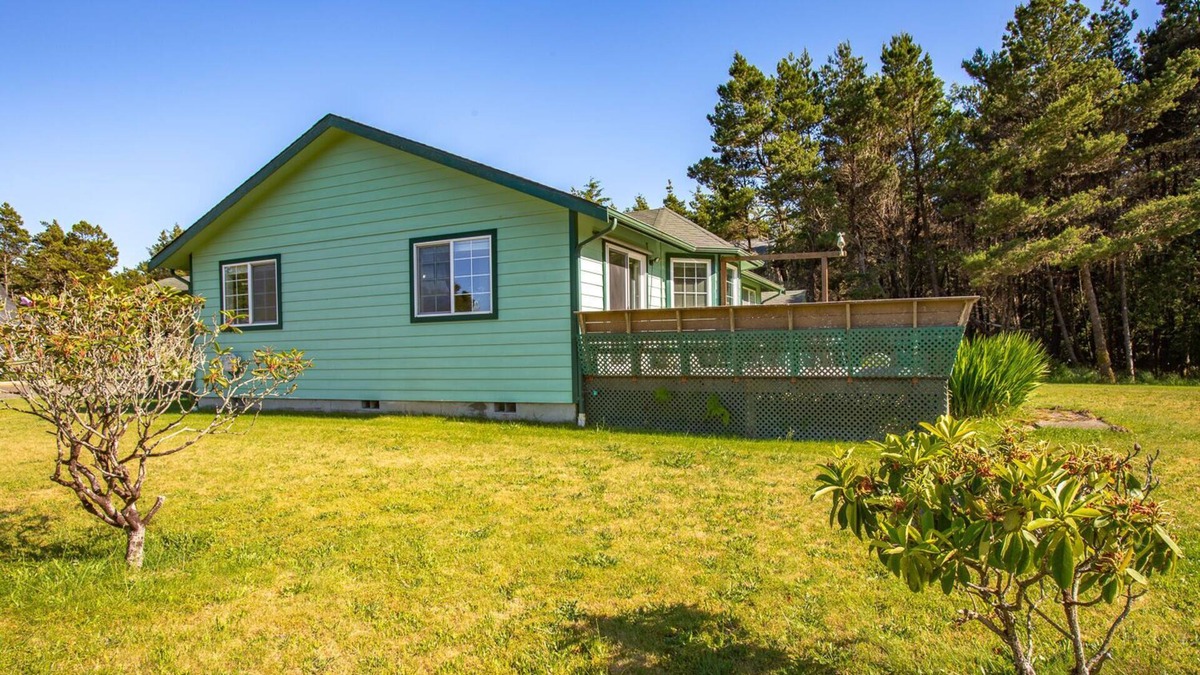 Westport Cottage | This home is your perfect Washington Coast getaway