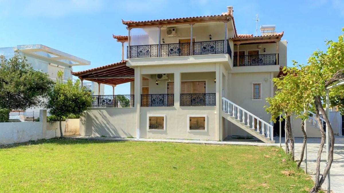 Assos-Lechaio House | This house near the beach is ideal for a family vacation or a time out with friends.
