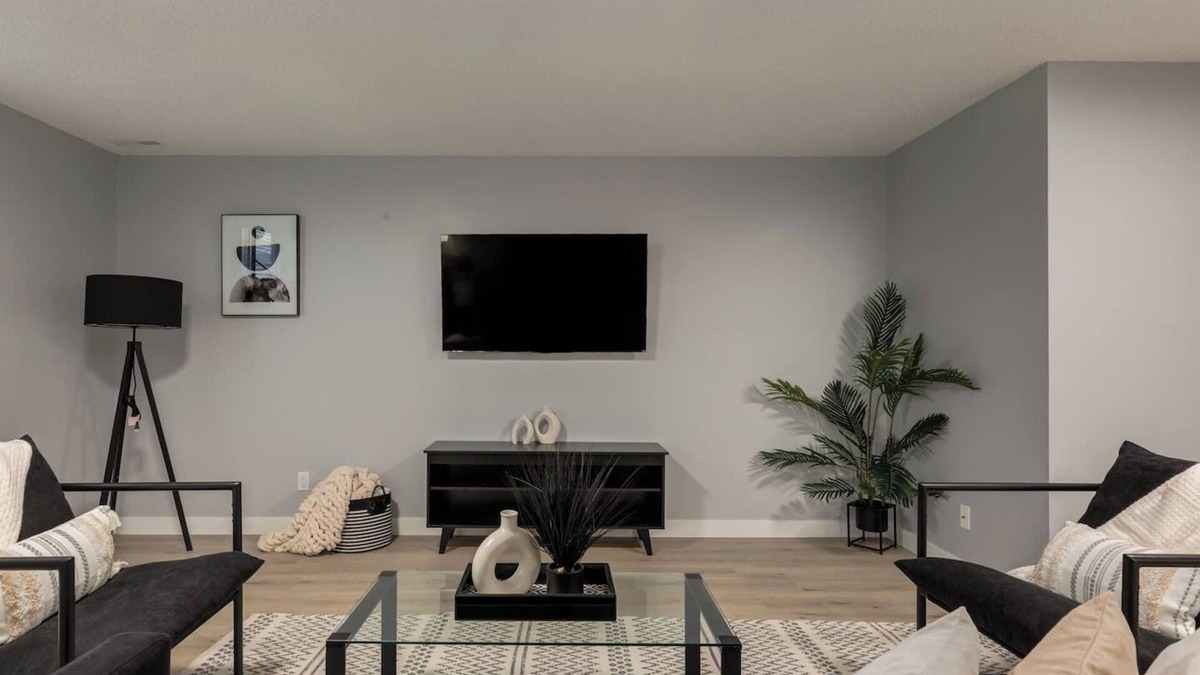 Southeast Calgary House | This house is a 1 bedroom(s), 1 bathrooms, located in Calgary, AB.