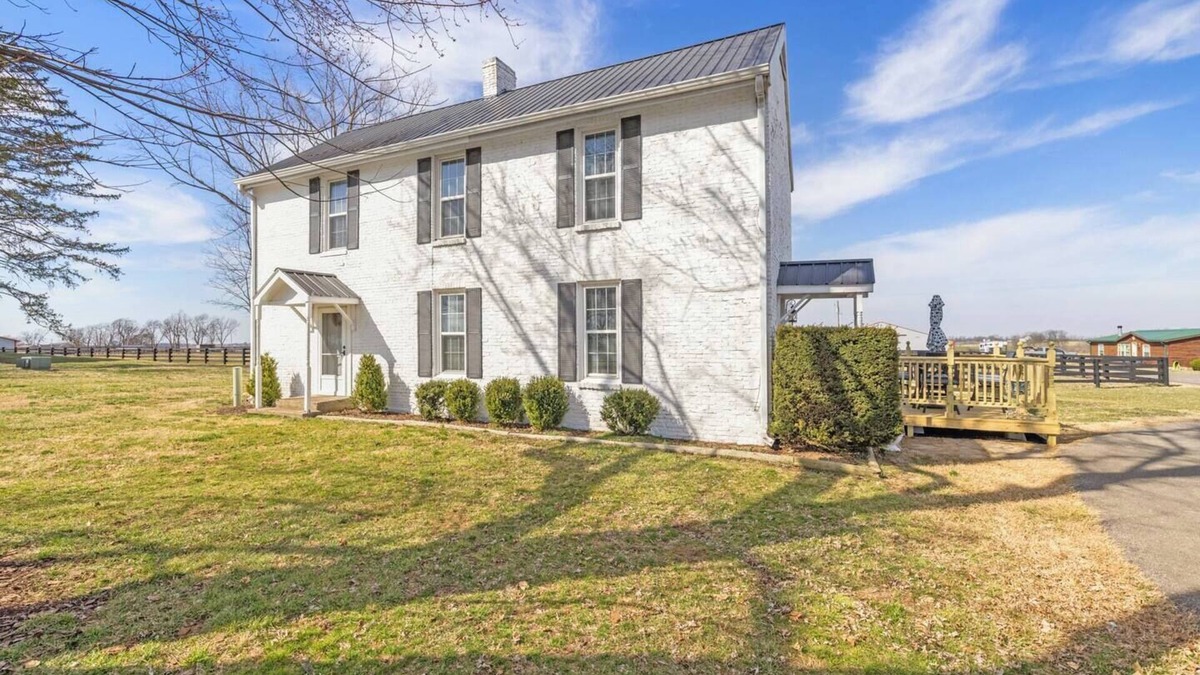 Harrodsburg House | This house is a 2 bedroom(s), 1.5 bathrooms, located in Harrodsburg, KY.