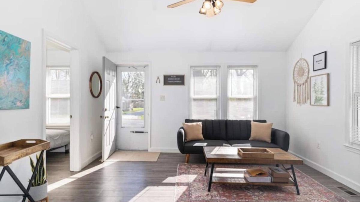 Southfield House | This house is a 2 bedroom(s), 1 bathrooms, located in Southfield, MI.