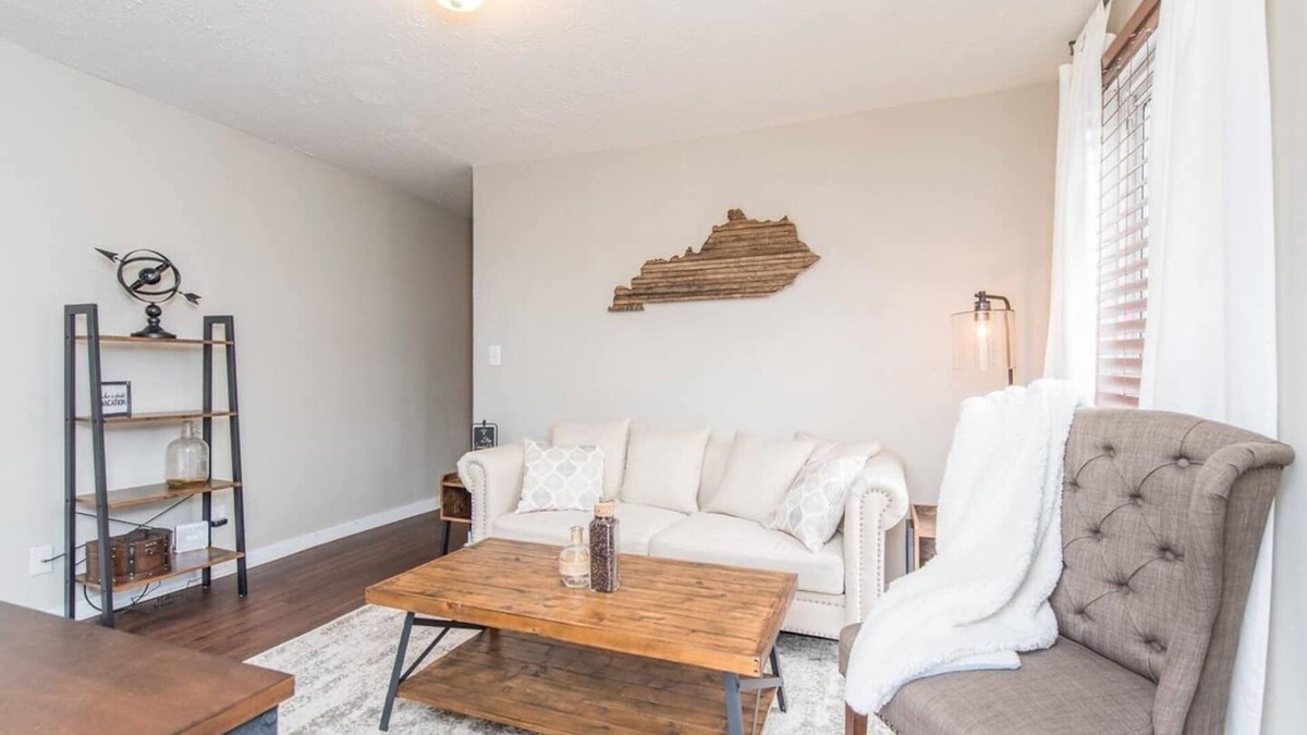 Frankfort House | This house is a 2 bedroom(s), 1 bathrooms, located in Frankfort, KY.