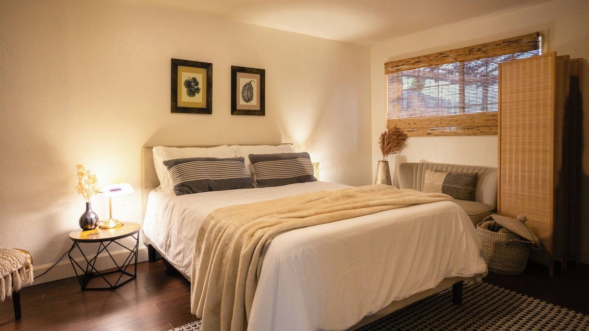 Gold Hill House | This house is a 2 bedroom(s), 1 bathrooms, located in Gold Hill, OR.