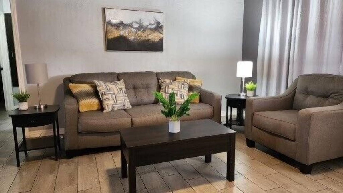 Del City House | This house is a 2 bedroom(s), 1 bathrooms, located in Del City, OK.