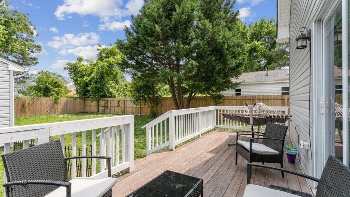 Buckroe Beach House | This house is a 2 bedroom(s), 2 bathrooms, located in Hampton, VA.