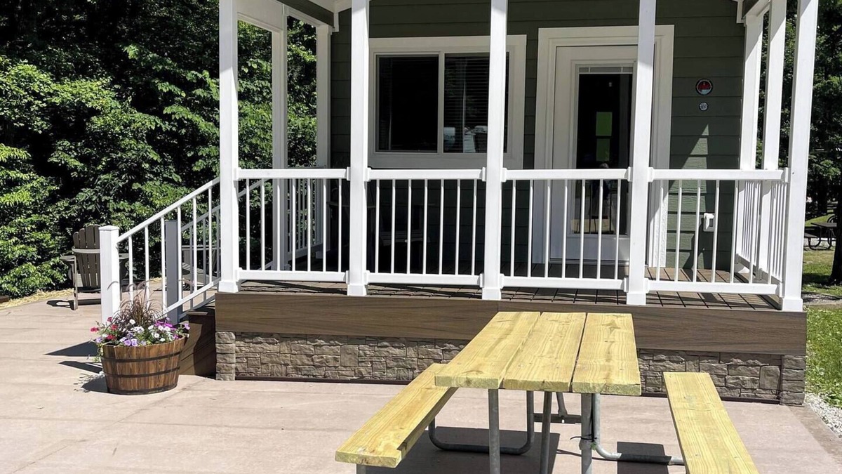 London House | This house is a 2 bedroom(s), 1 bathrooms, located in London, KY.