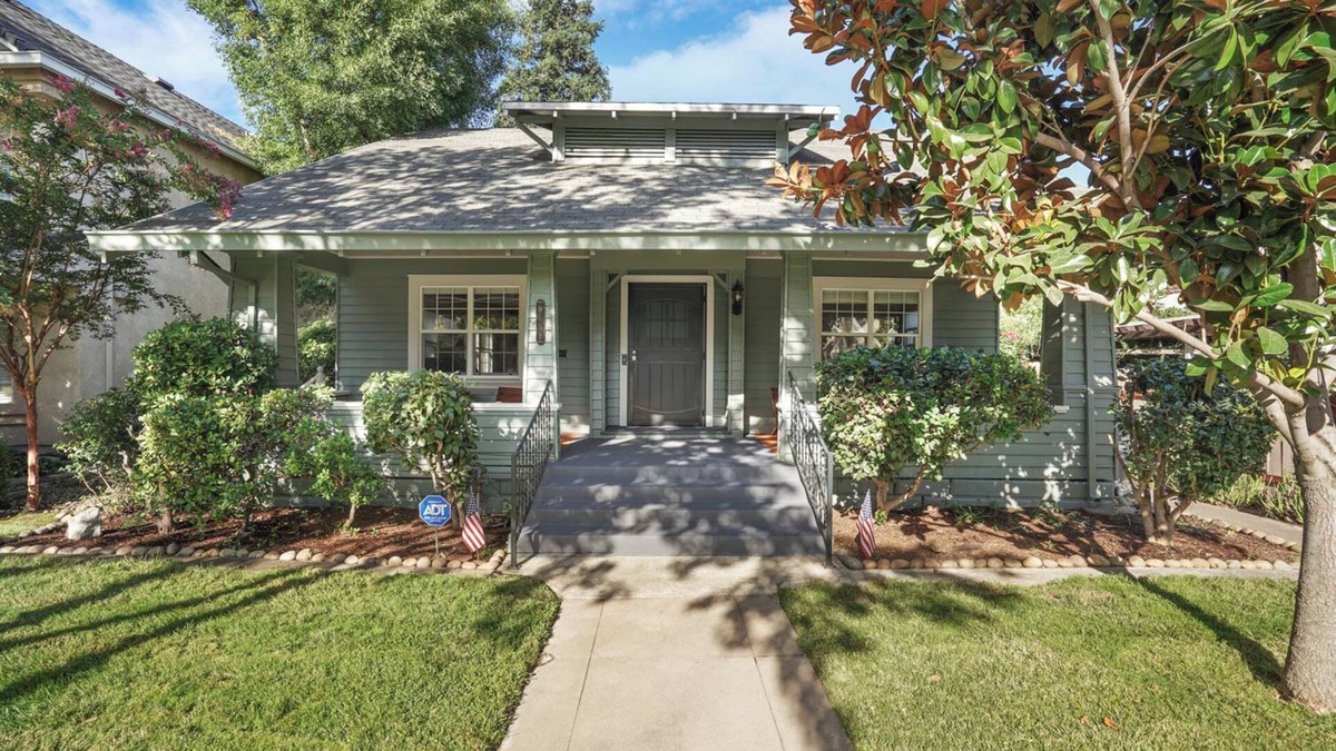 Lodi House | This house is a 2 bedroom(s), 2 bathrooms, located in Lodi, CA.