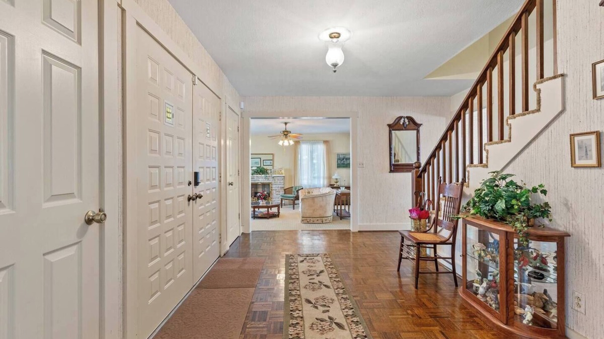 Frankfort House | This house is a 3 bedroom(s), 3 bathrooms, located in Frankfort, KY.