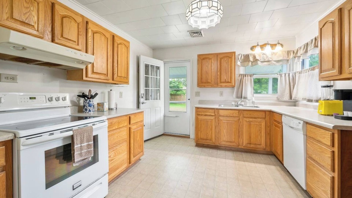 Marlinton House | This house is a 3 bedroom(s), 1 bathrooms, located in Marlinton, WV.