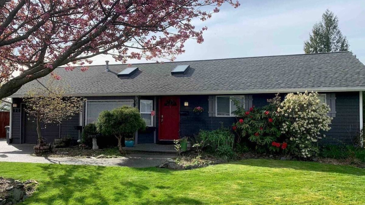 Enumclaw House | This house is a 3 bedroom(s), 1 bathrooms, located in Enumclaw, WA.