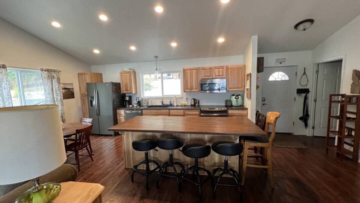 Bayview House | This house is a 3 bedroom(s), 2 bathrooms, located in Bayview, ID.