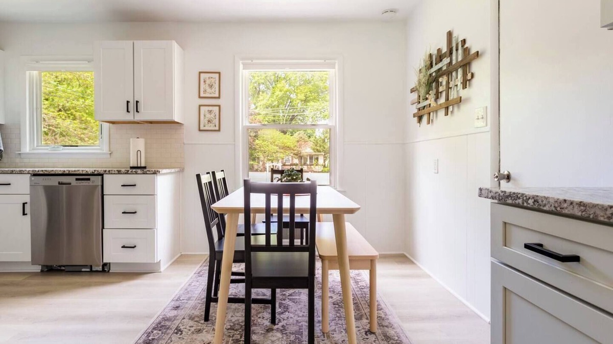 Shawnee House | This house is a 3 bedroom(s), 1 bathrooms, located in Shawnee, KS.