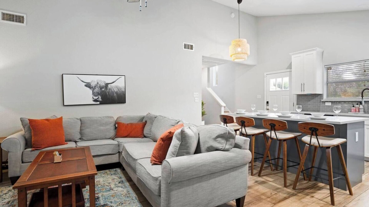 Chestnut House | This house is a 3 bedroom(s), 2 bathrooms, located in Austin, TX.