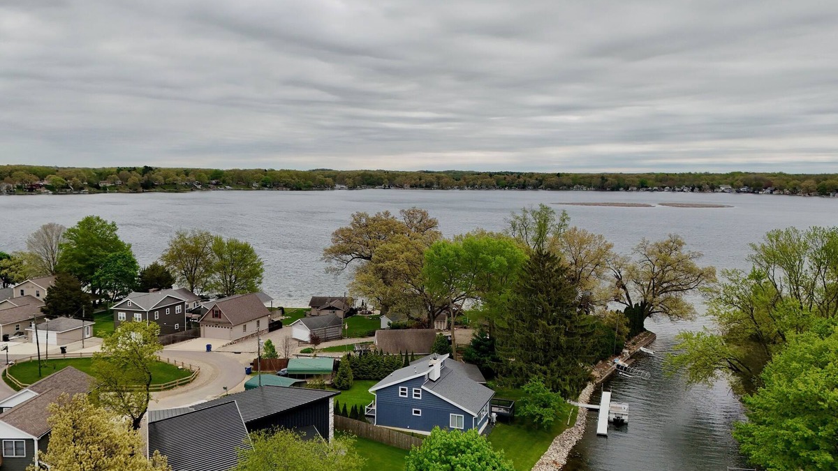 Kendall House | This house is a 3 bedroom(s), 2 bathrooms, located in Lawton, MI.