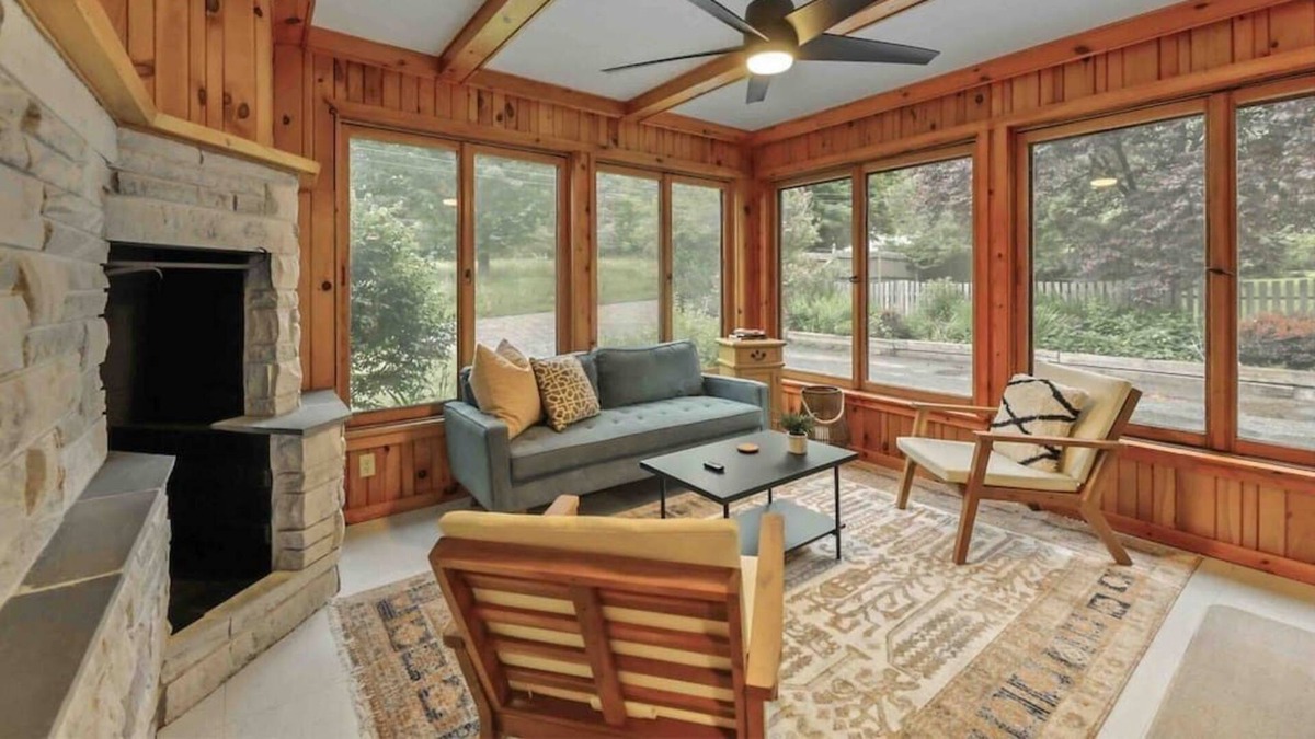 Pittsfield House | This house is a 3 bedroom(s), 1 bathrooms, located in Lanesborough, MA.