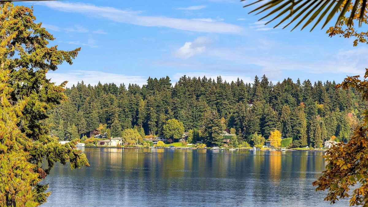 Mercer Island House | This house is a 3 bedroom(s), 3 bathrooms, located in Mercer Island , WA.
