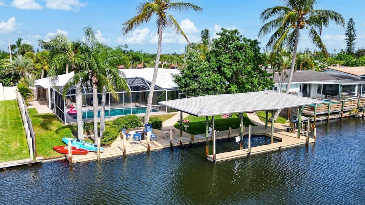 Venetian Way House | This house is a 4 bedroom(s), 2 bathrooms, located in Cocoa Beach, FL.