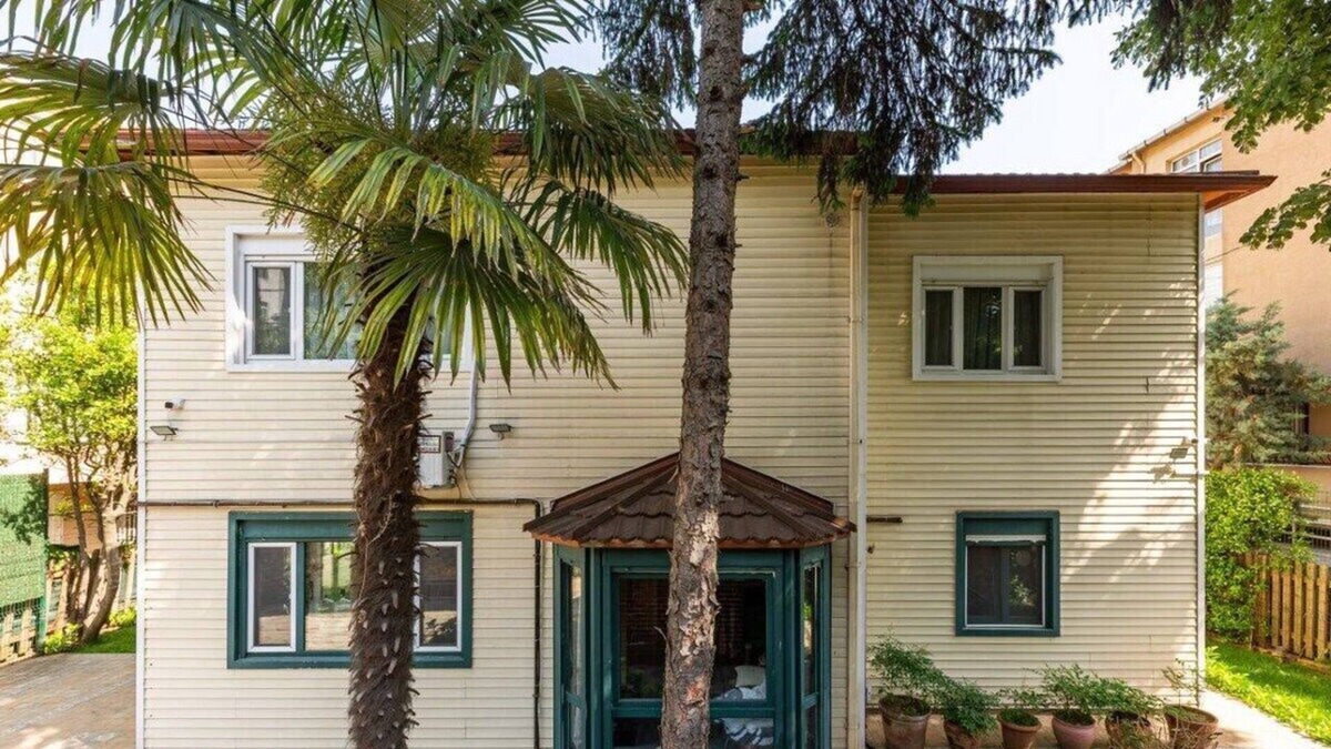 Uludag House | This house is a 4 bedroom(s), 2.5 bathrooms, located in Sarıyer, İstanbul.
