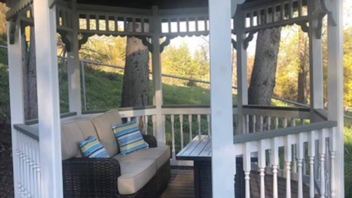 Bayview House | This house is a 4 bedroom(s), 4 bathrooms, located in Bayview, ID.