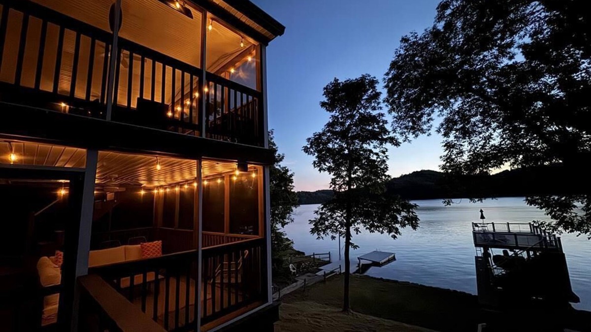 Ingles House | This house is a 4 bedroom(s), 2 bathrooms, located in Radford , VA.