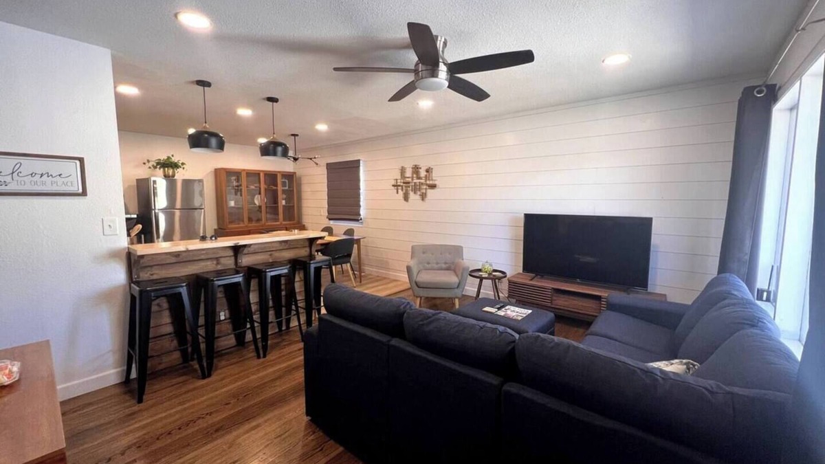 Wichita House | This house is a 4 bedroom(s), 2 bathrooms, located in Wichita, KS.