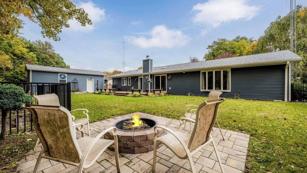 Paw Paw Lake House | This house is a 4 bedroom(s), 2.5 bathrooms, located in Coloma, MI.