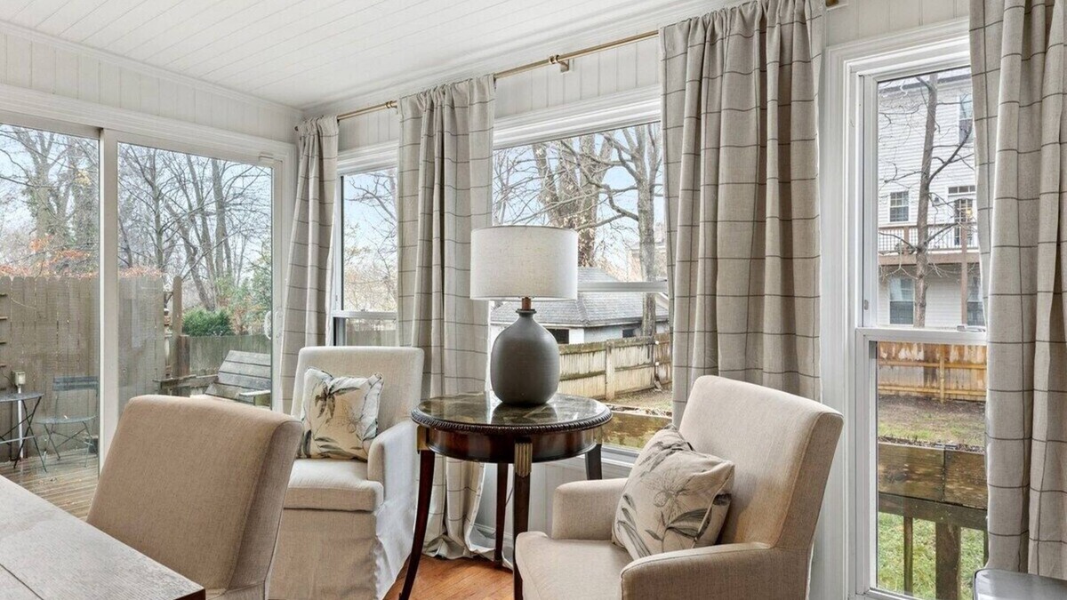Northside District House | This house is a 5 bedroom(s), 3 bathrooms, located in Lexington, KY.