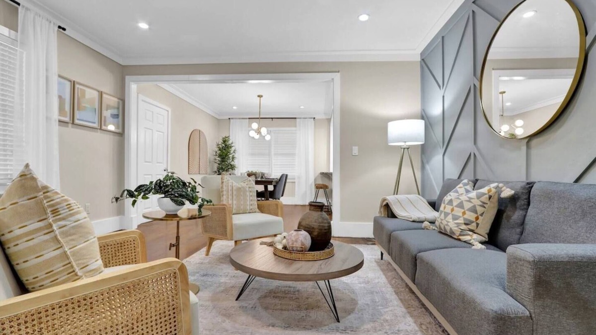 Buckhead House | This house is a 5 bedroom(s), 5.5 bathrooms, located in Atlanta, GA.