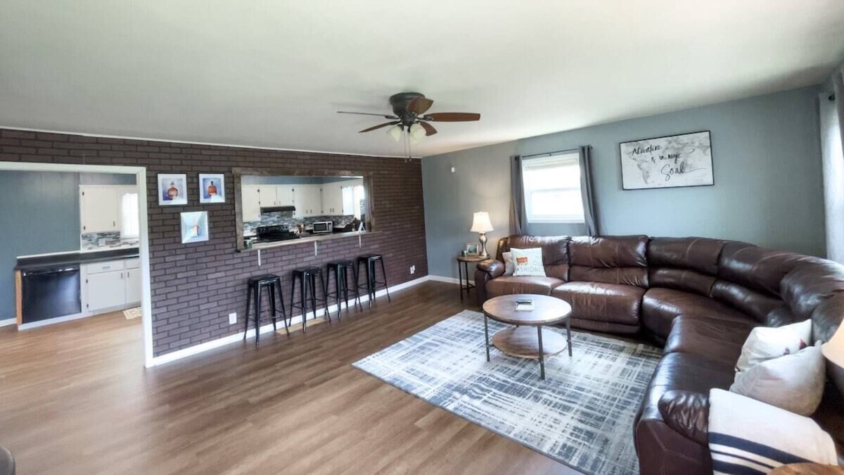 Stanton House | This house is a 5 bedroom(s), 2 bathrooms, located in Stanton, KY.