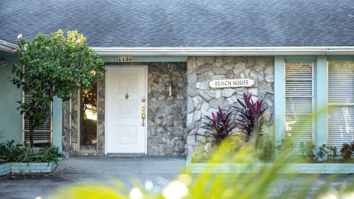 Harbor Bluffs House | This house is a 7 bedroom(s), 4.5 bathrooms, located in Largo, FL.