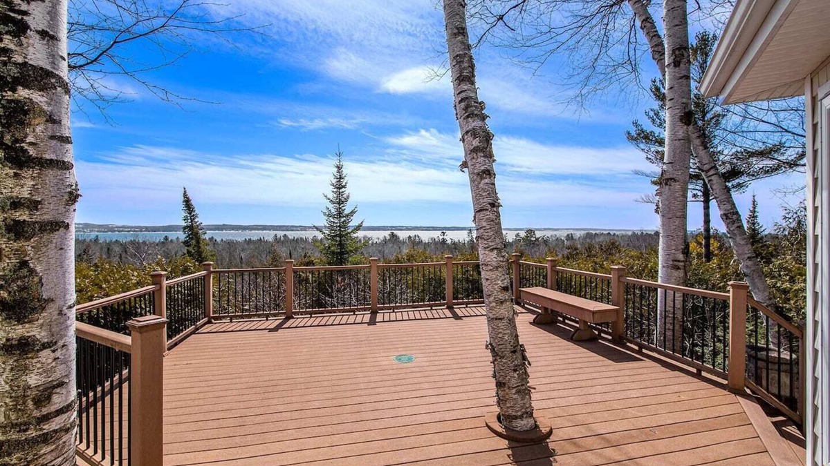 Harbor Springs House | This house is a 3 bedroom(s), 2 bathrooms, located in Harbor Springs, MI.