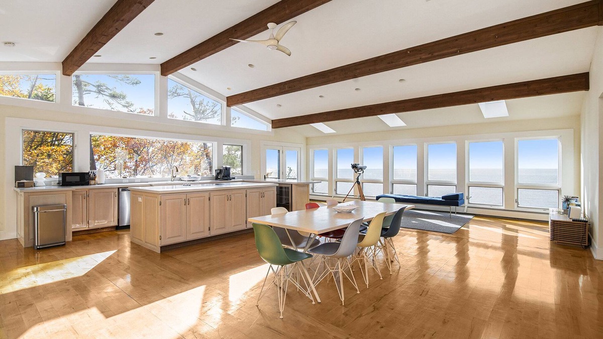 Harbor Springs House | This house is a 4 bedroom(s), 3 bathrooms, located in Harbor Springs, MI.