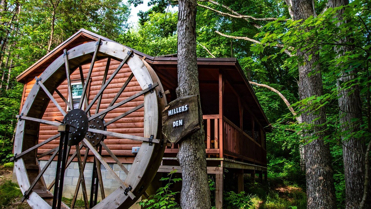 Carbon Hill Cabin | This is a must-see Cabin.