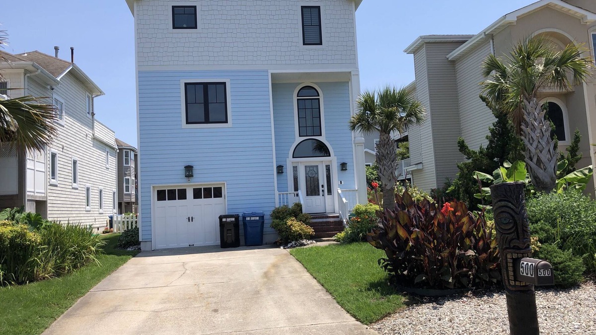 Croatan Beach House | This is it! Only ONE week left - August 24th to August 31st. Book Quick!