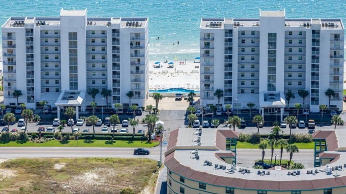 Foley Condo | This is one of our favorite locations! Great area close to attractions!