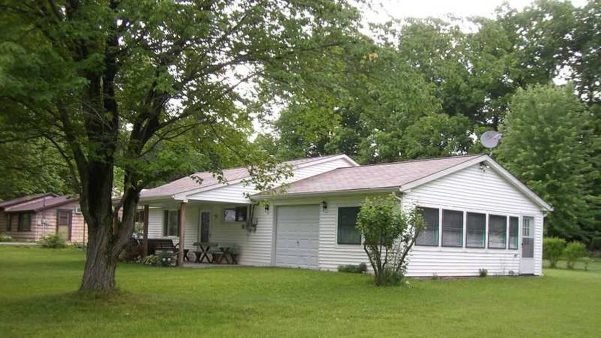 Pymatuning Central Cottage | This is the cottage that you will want to rent again and again!!!