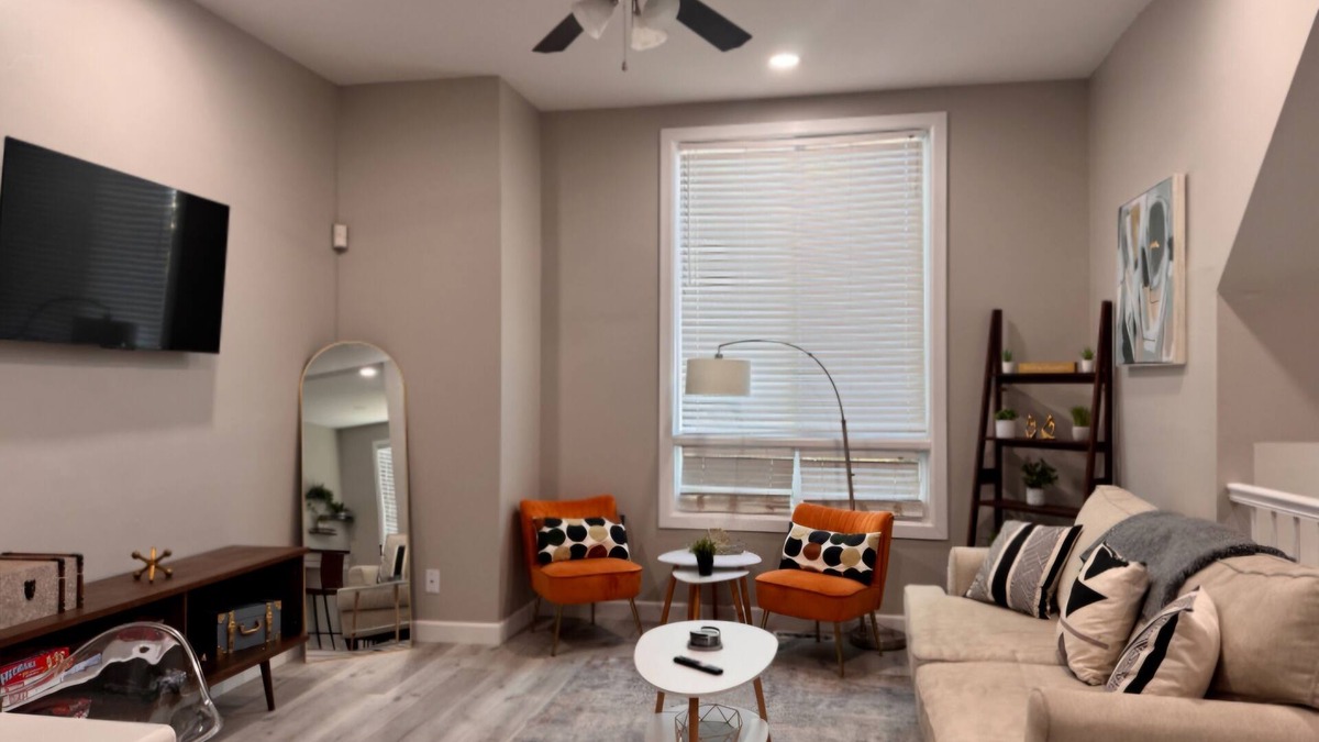 Columbus Square Condo | THIS IS THE ONE! Beautiful 2-BR 1.5 BA condo at PRIME downtown St. Louis!