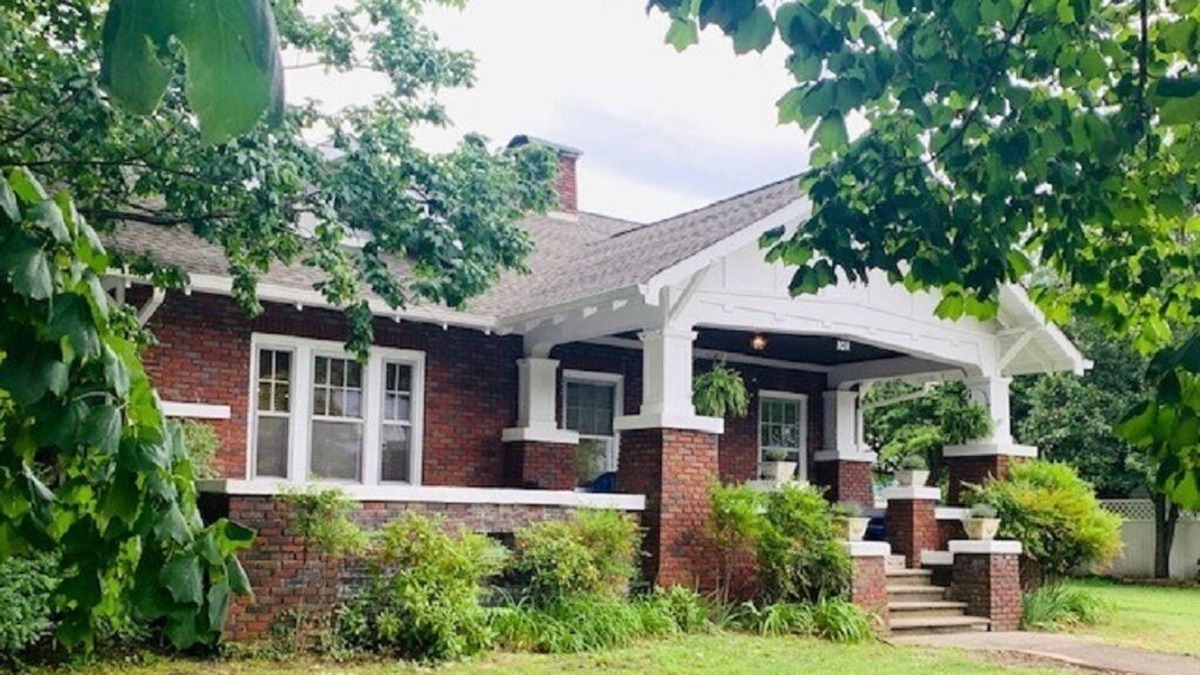 Damascus House | This is ‘Trail Town USA’ and we have the perfect location to enjoy it all!