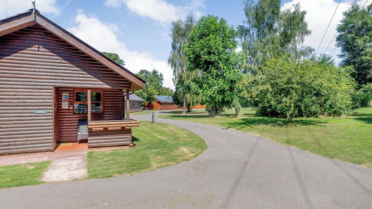 Kilcot Ski Chalet | This lodge is ideal for a couple a looking to take a short break away.