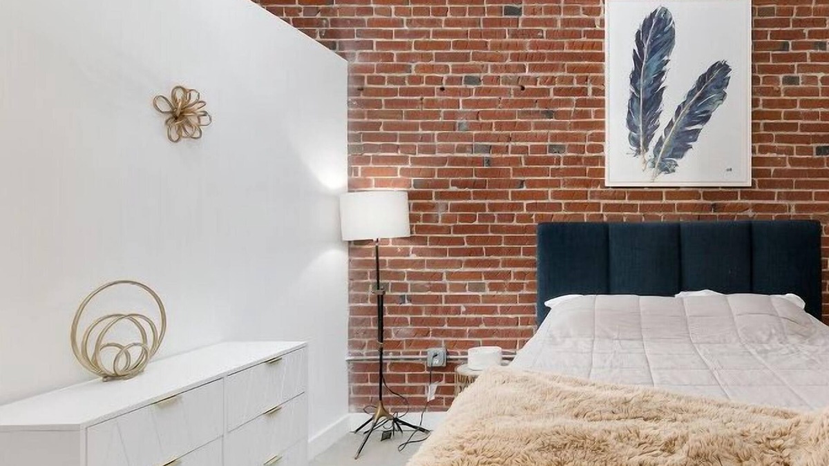 Downtown St. Louis Apartment | This loft is a 2 bedroom(s), 2 bathrooms, located in St. Louis, MO.
