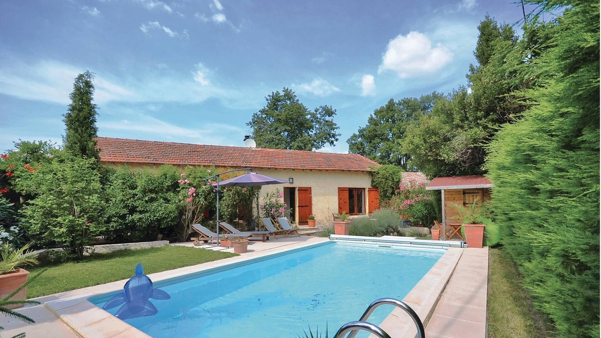 Tulette House | This magnificent villa in a very quiet and completely secluded location has a swimming pool and a pl