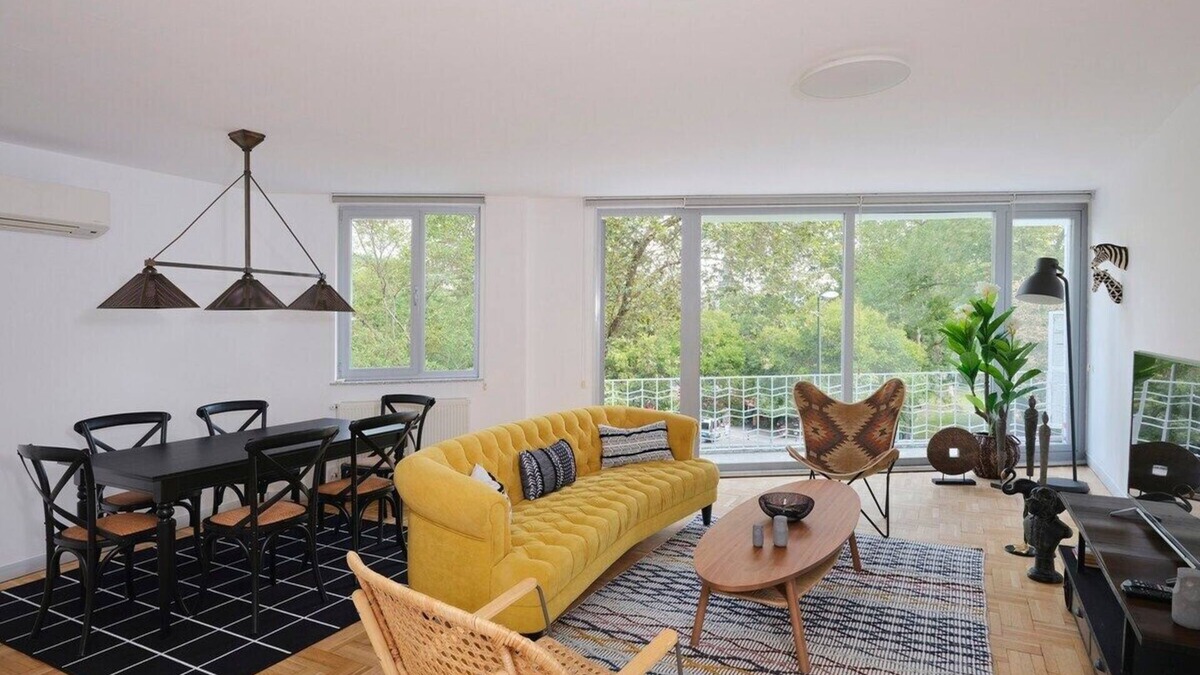Bebek Apartment | This modern bright gorgeous 2bedroom, 1bathroom spacious home is situated right across Bebek Park