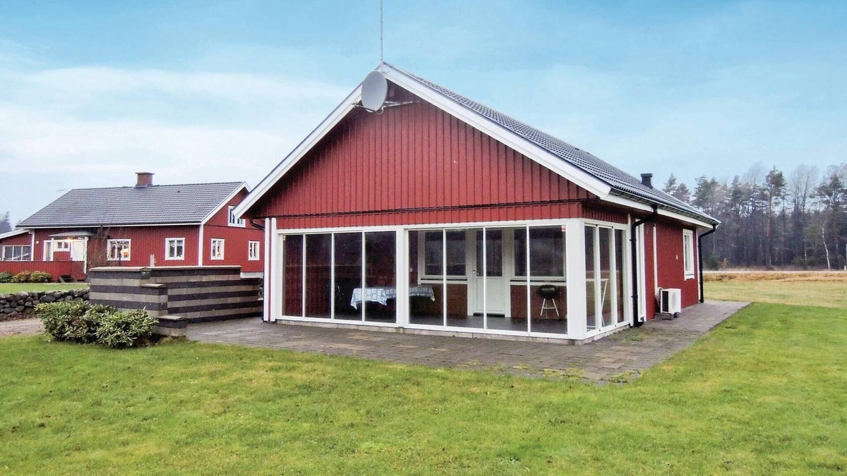 Oskarstrom House | This modern vacation home offers a high standard and is situated on a large, almost park-like plot i